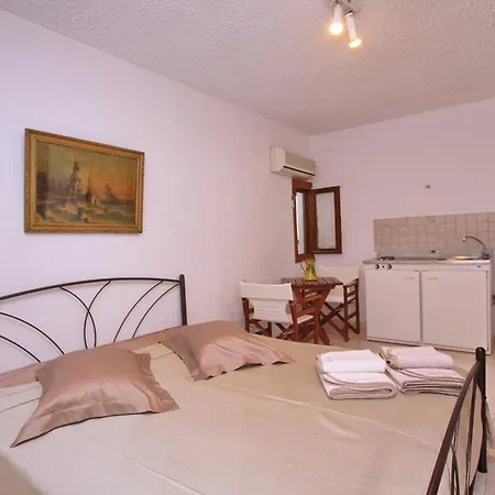 Marlitsis & Apartament Skopelos