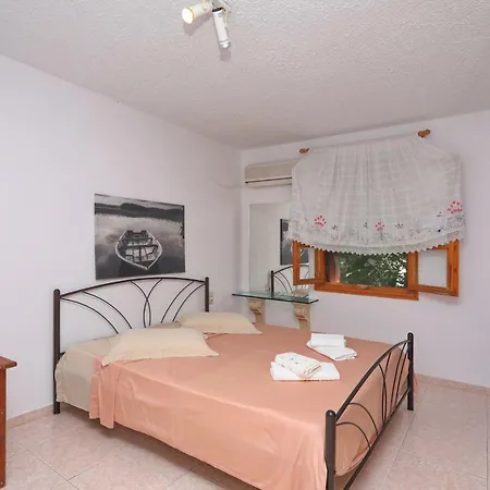 Marlitsis & Studios Apartment