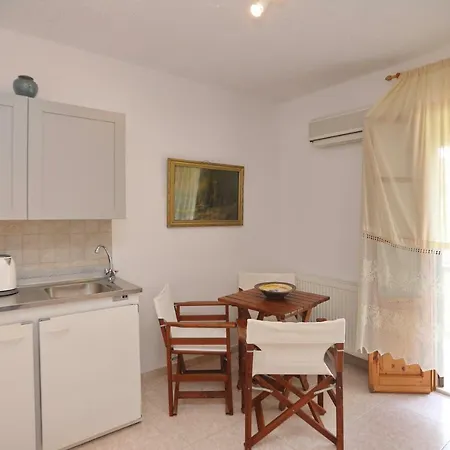 Marlitsis & Studios Apartment *
