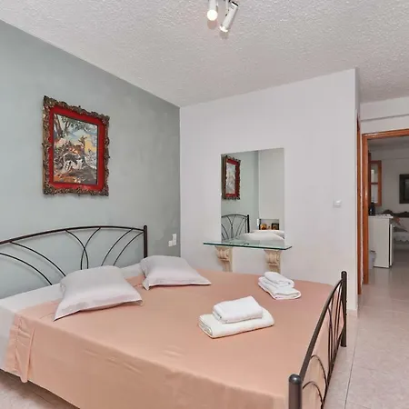 Marlitsis & Studios Apartment