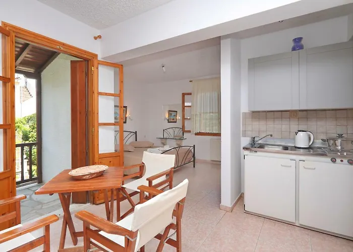 Marlitsis & סקופלוס טאון